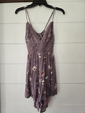 ILLA ILLA Mauve Floral Crochet Bodice Mini Romper Medium